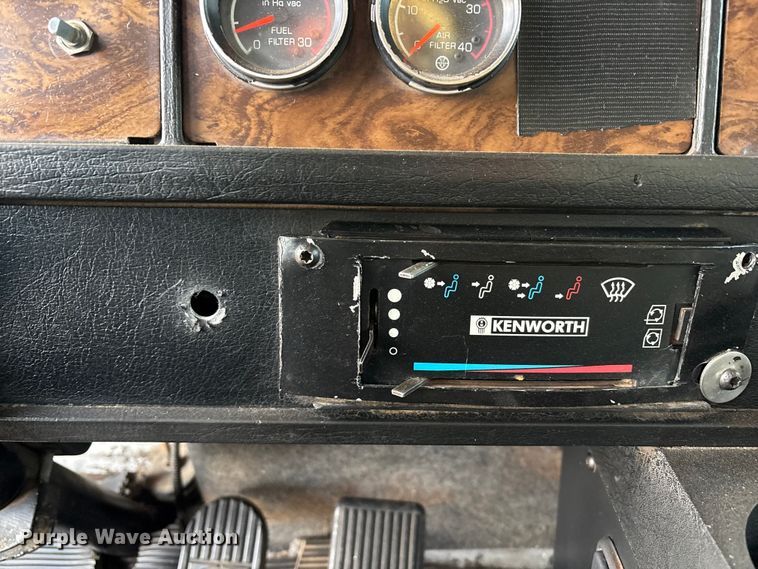 image for item EU4875 1997 Kenworth T600 semi truck