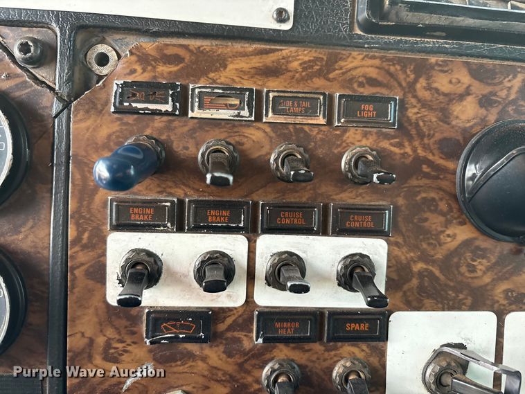 image for item EU4875 1997 Kenworth T600 semi truck