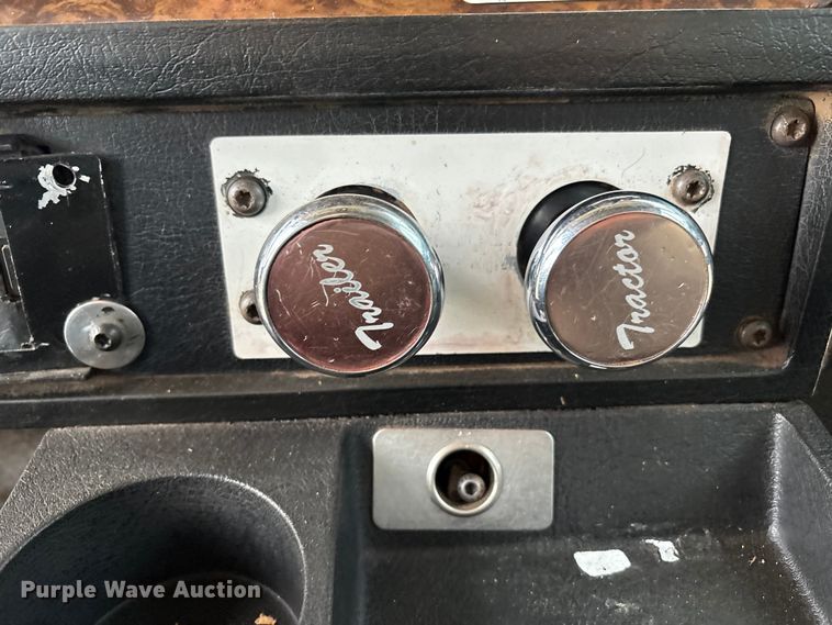 image for item EU4875 1997 Kenworth T600 semi truck