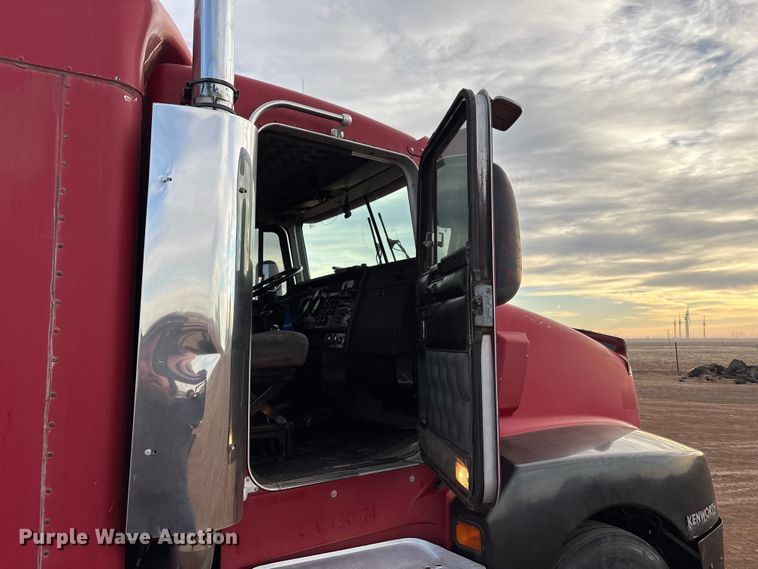 image for item EU4875 1997 Kenworth T600 semi truck