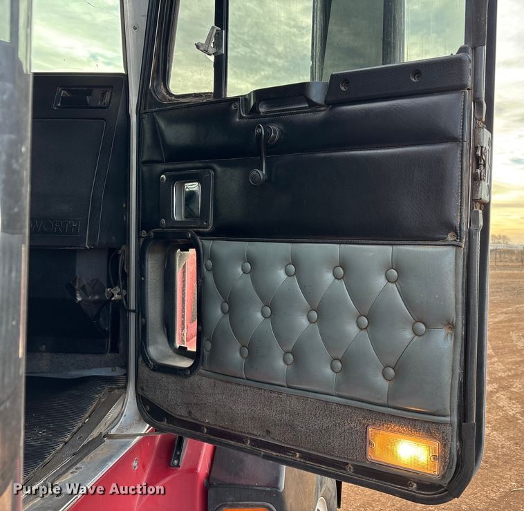 image for item EU4875 1997 Kenworth T600 semi truck