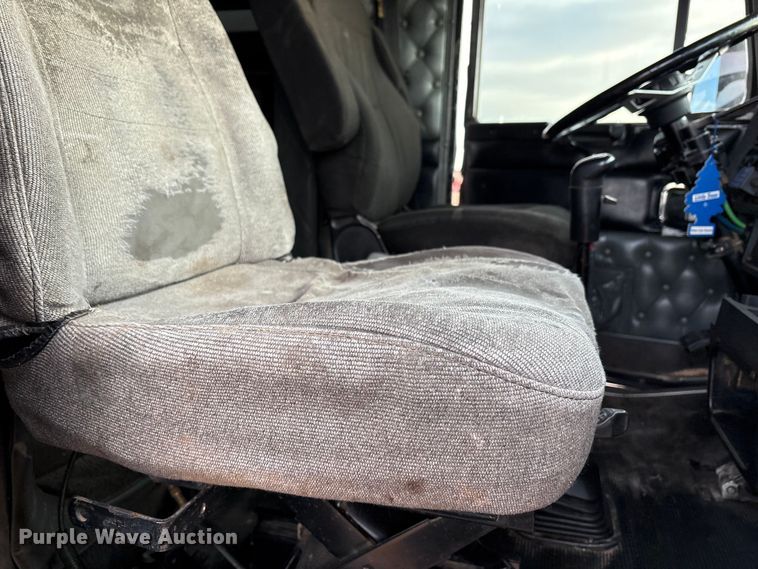 image for item EU4875 1997 Kenworth T600 semi truck