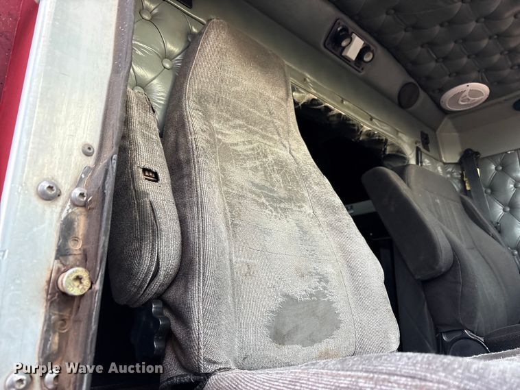 image for item EU4875 1997 Kenworth T600 semi truck