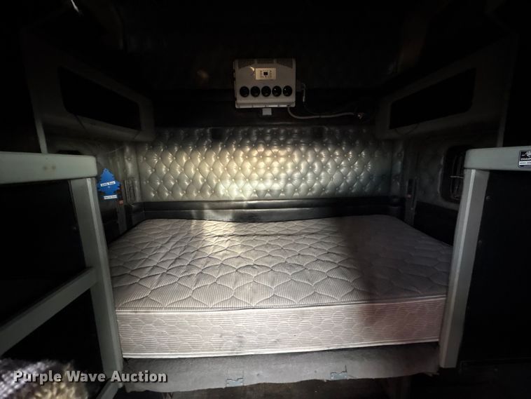 image for item EU4875 1997 Kenworth T600 semi truck