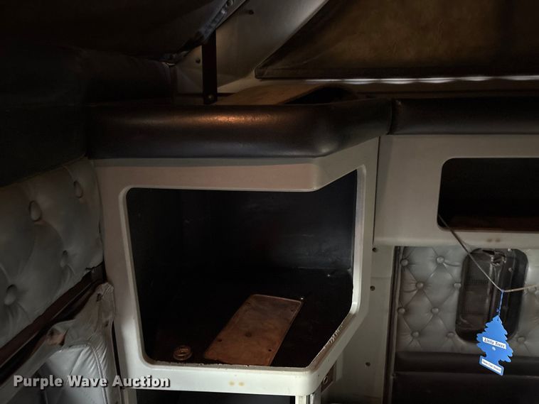 image for item EU4875 1997 Kenworth T600 semi truck