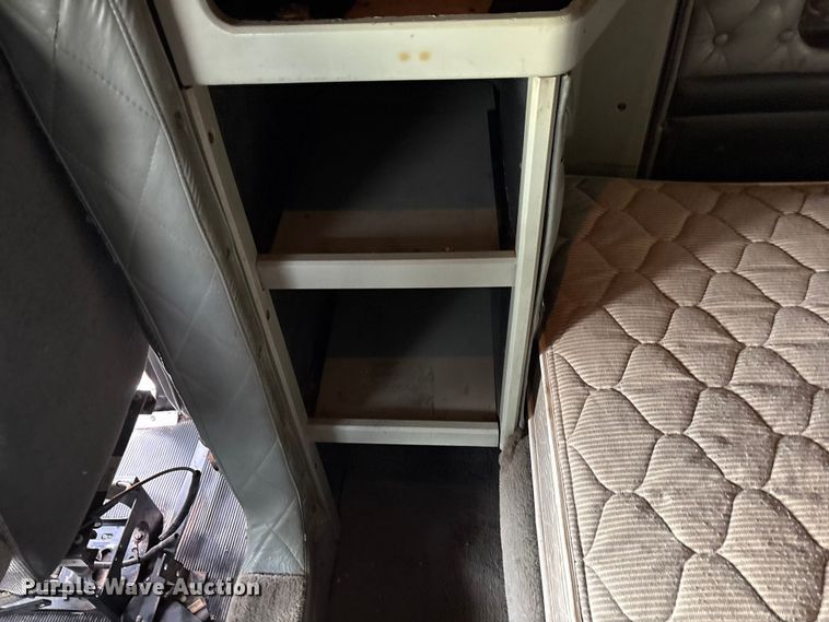 image for item EU4875 1997 Kenworth T600 semi truck