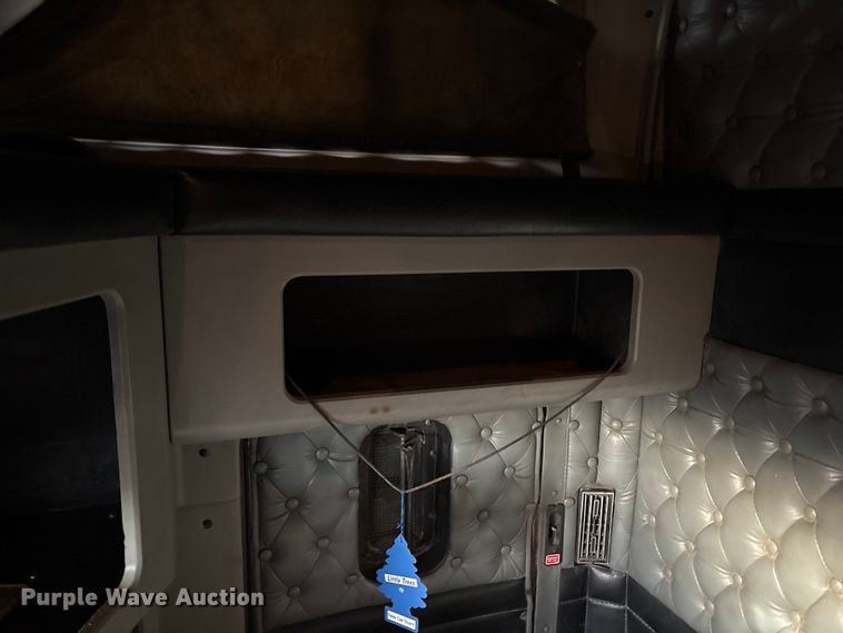 image for item EU4875 1997 Kenworth T600 semi truck