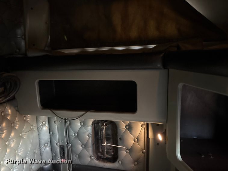 image for item EU4875 1997 Kenworth T600 semi truck