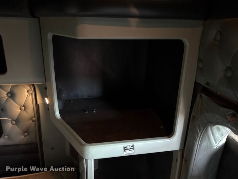 image for item EU4875 1997 Kenworth T600 semi truck