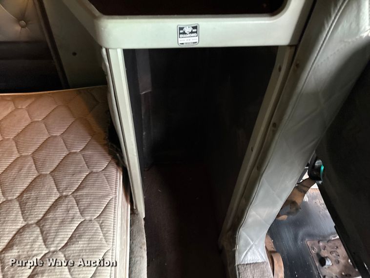 image for item EU4875 1997 Kenworth T600 semi truck