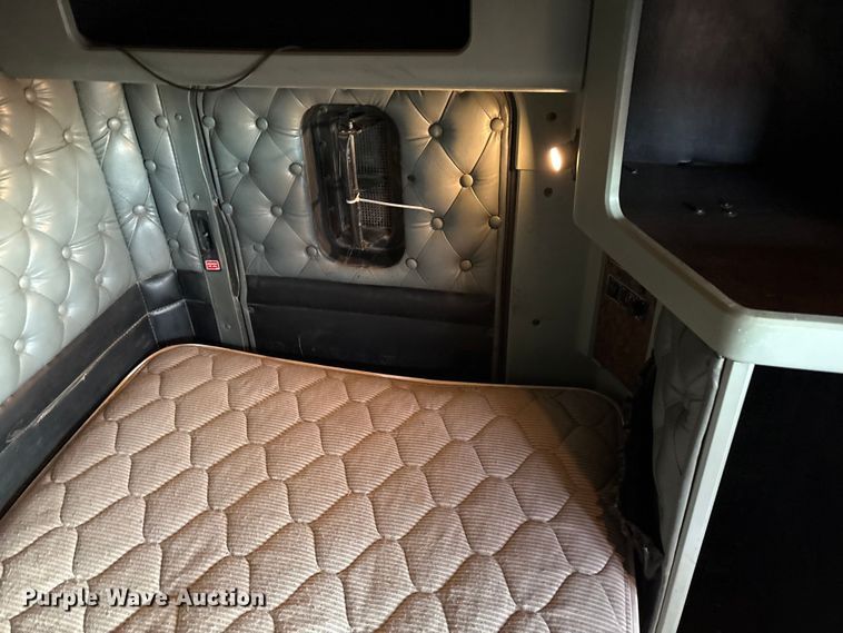 image for item EU4875 1997 Kenworth T600 semi truck