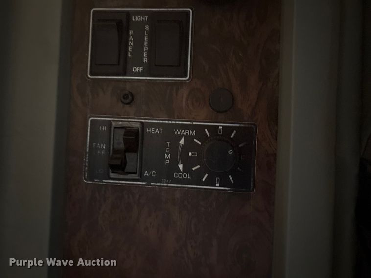 image for item EU4875 1997 Kenworth T600 semi truck