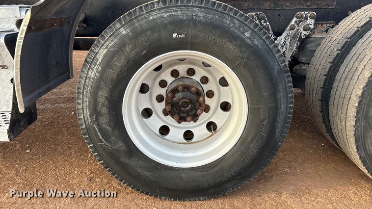 image for item EU4875 1997 Kenworth T600 semi truck