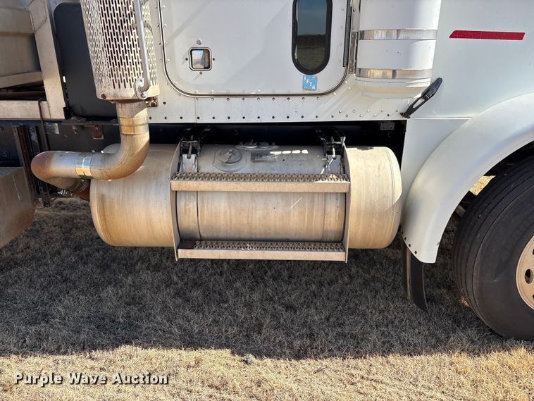 image for item EU4897 1991 Peterbilt 378 semi truck