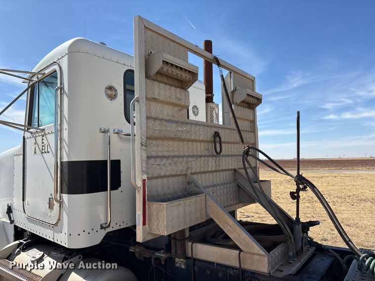 image for item EU4897 1991 Peterbilt 378 semi truck