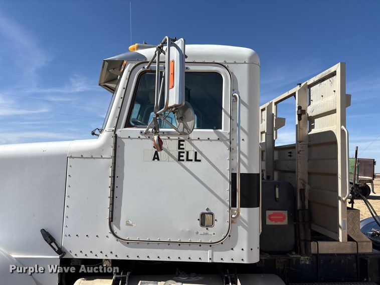 image for item EU4897 1991 Peterbilt 378 semi truck