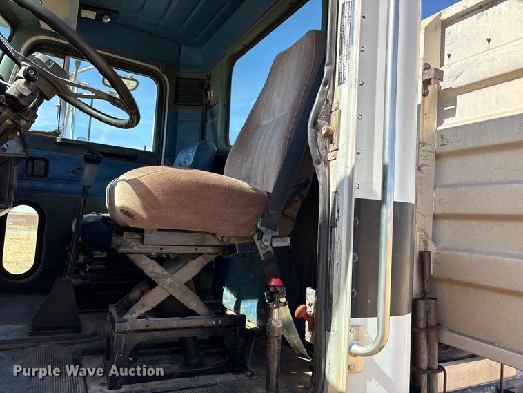 image for item EU4897 1991 Peterbilt 378 semi truck