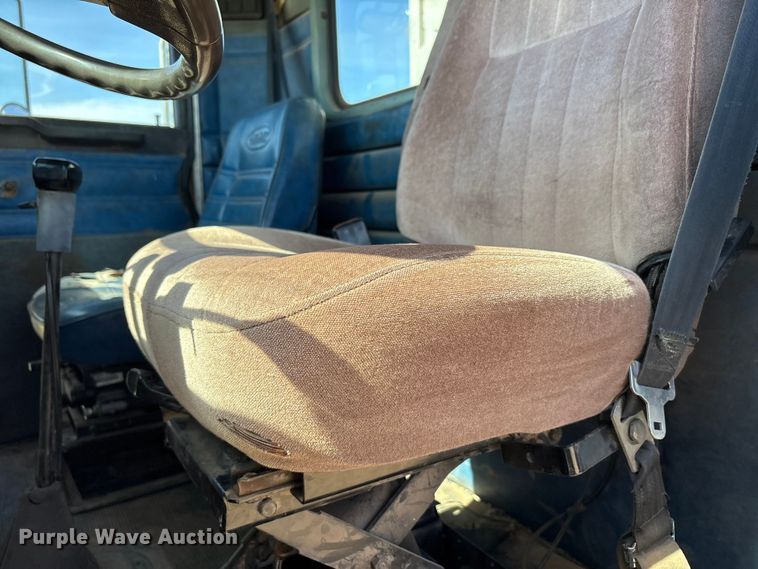 image for item EU4897 1991 Peterbilt 378 semi truck