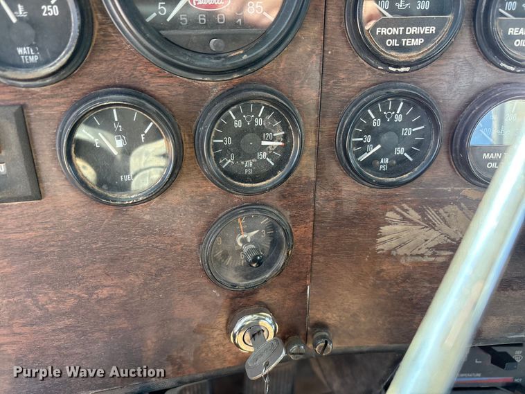 image for item EU4897 1991 Peterbilt 378 semi truck