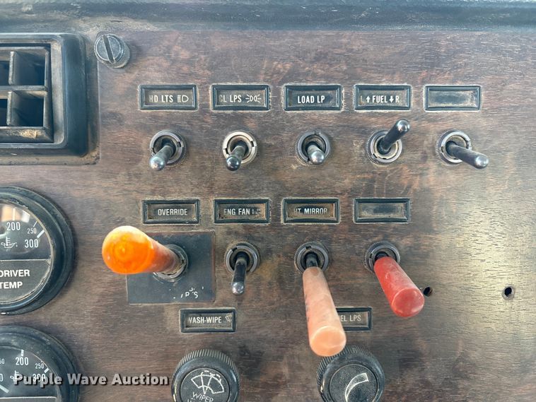 image for item EU4897 1991 Peterbilt 378 semi truck