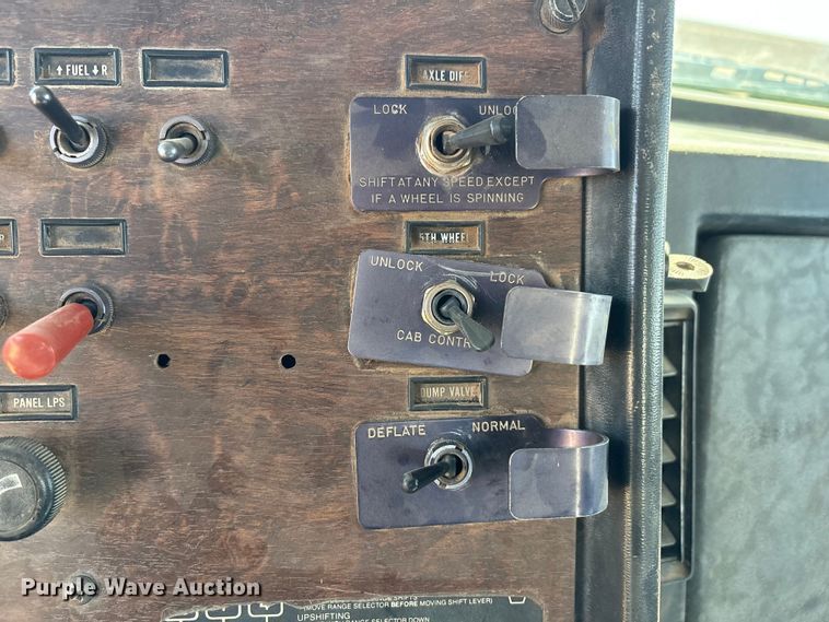 image for item EU4897 1991 Peterbilt 378 semi truck