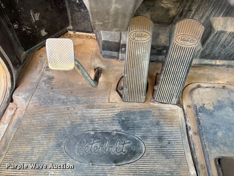 image for item EU4897 1991 Peterbilt 378 semi truck