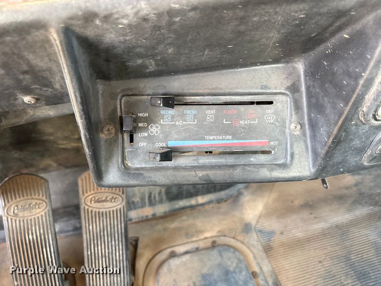 image for item EU4897 1991 Peterbilt 378 semi truck