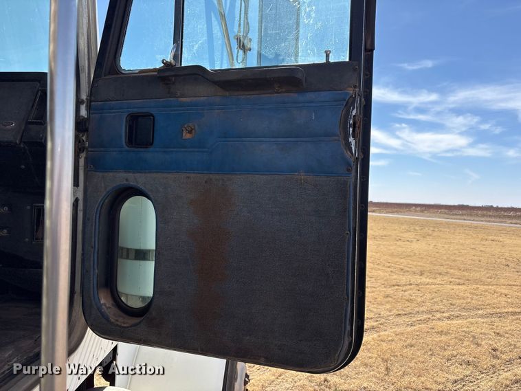 image for item EU4897 1991 Peterbilt 378 semi truck