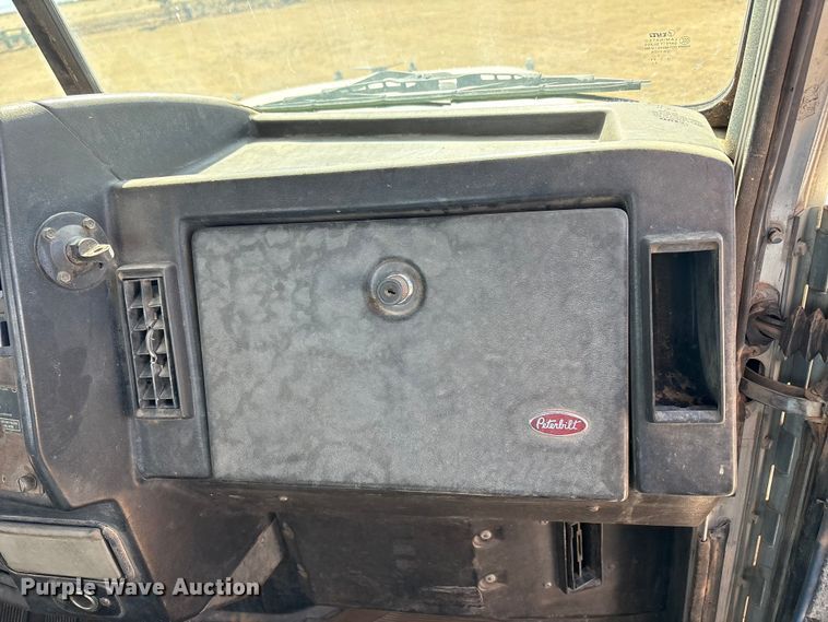 image for item EU4897 1991 Peterbilt 378 semi truck