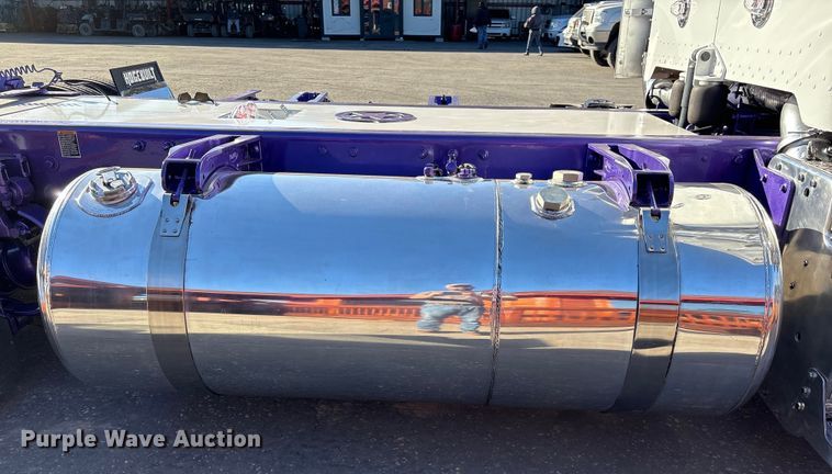 image for item EU7366 2017 Peterbilt 389 semi truck