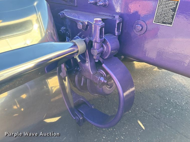 image for item EU7366 2017 Peterbilt 389 semi truck