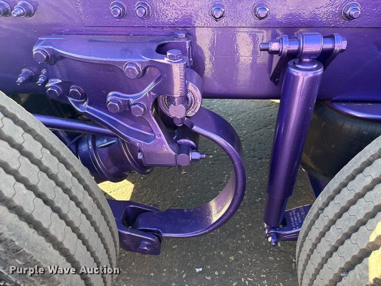 image for item EU7366 2017 Peterbilt 389 semi truck