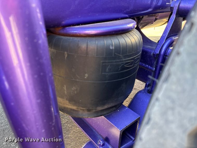 image for item EU7366 2017 Peterbilt 389 semi truck