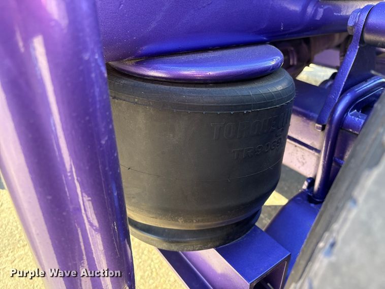 image for item EU7366 2017 Peterbilt 389 semi truck