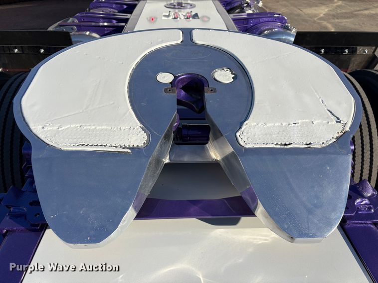 image for item EU7366 2017 Peterbilt 389 semi truck