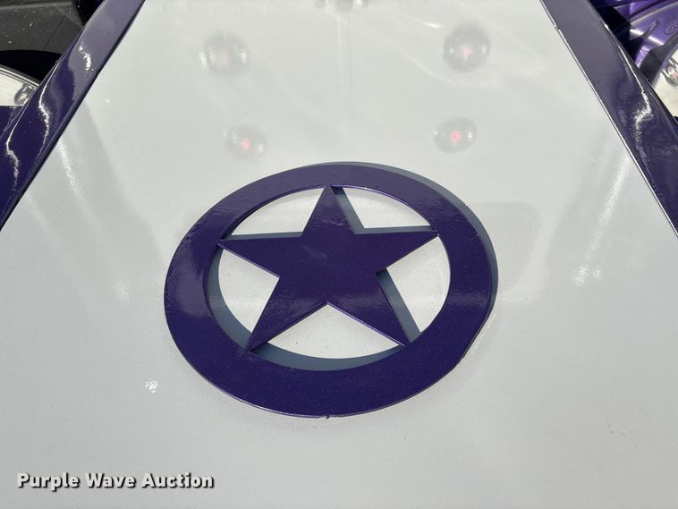 image for item EU7366 2017 Peterbilt 389 semi truck