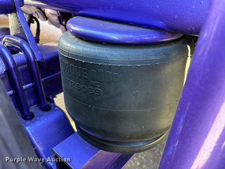 image for item EU7366 2017 Peterbilt 389 semi truck