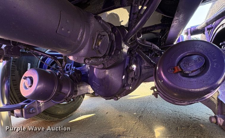 image for item EU7366 2017 Peterbilt 389 semi truck