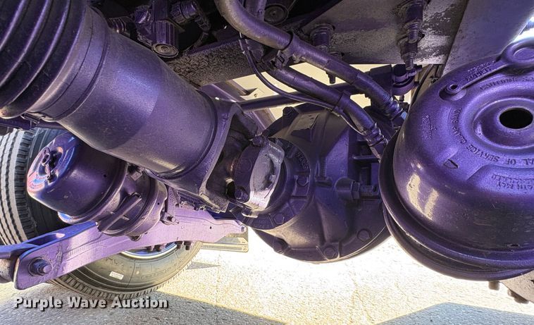 image for item EU7366 2017 Peterbilt 389 semi truck