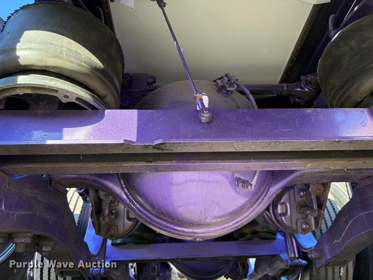 image for item EU7366 2017 Peterbilt 389 semi truck