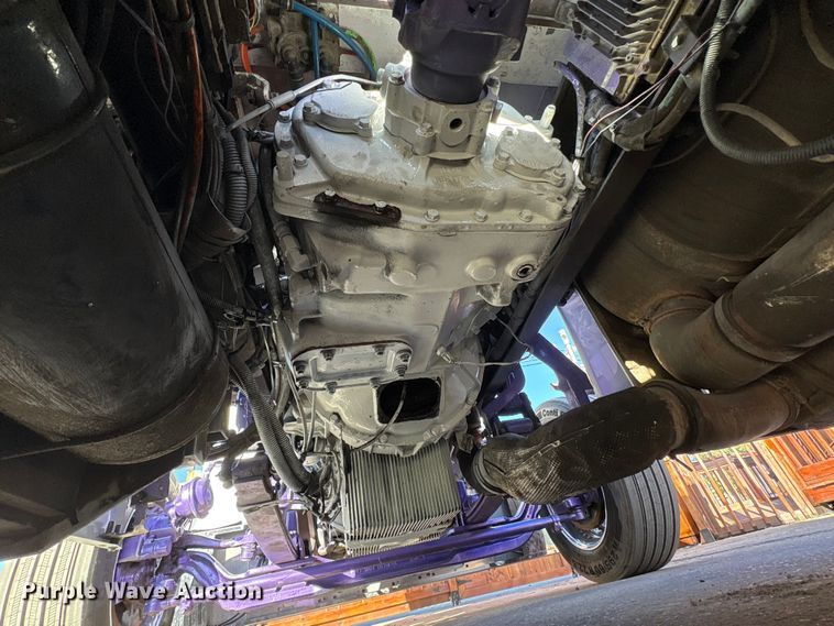 image for item EU7366 2017 Peterbilt 389 semi truck