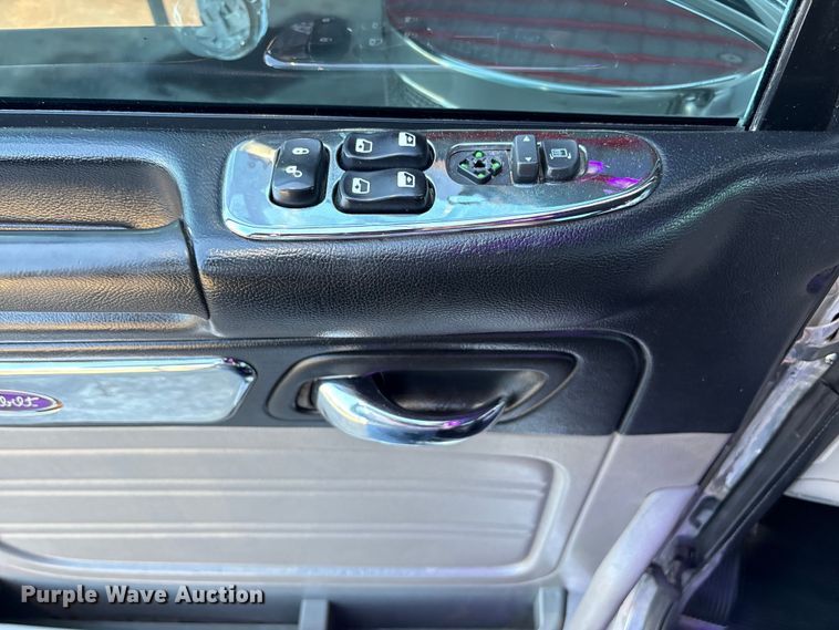 image for item EU7366 2017 Peterbilt 389 semi truck