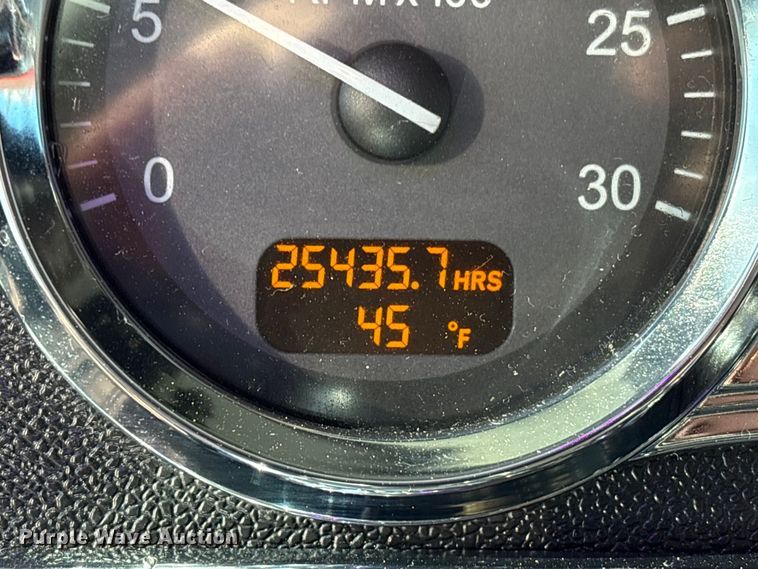 image for item EU7366 2017 Peterbilt 389 semi truck