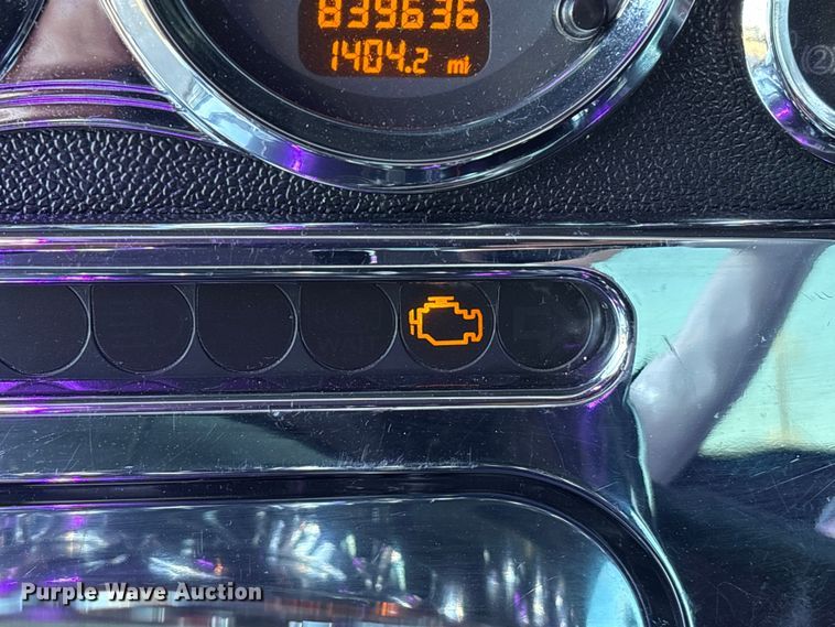 image for item EU7366 2017 Peterbilt 389 semi truck