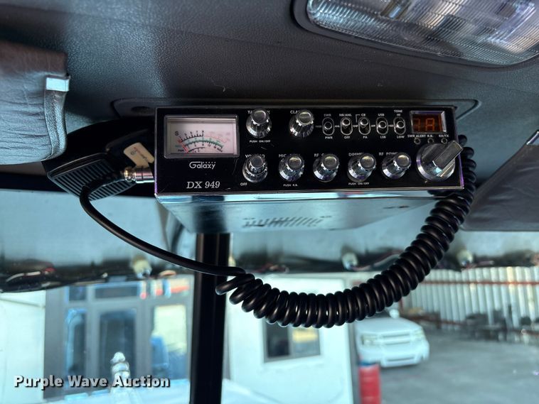 image for item EU7366 2017 Peterbilt 389 semi truck