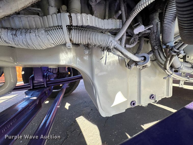 image for item EU7366 2017 Peterbilt 389 semi truck