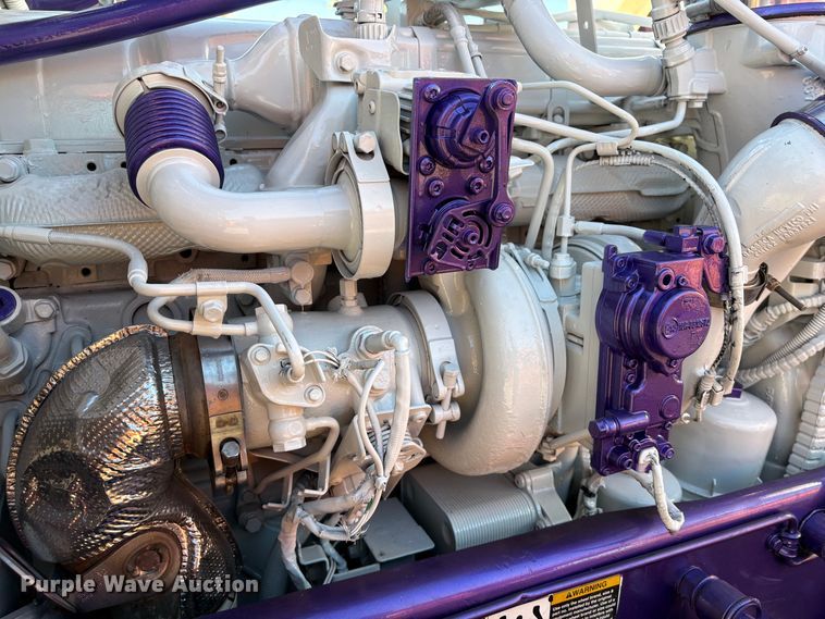 image for item EU7366 2017 Peterbilt 389 semi truck