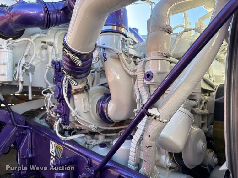 image for item EU7366 2017 Peterbilt 389 semi truck