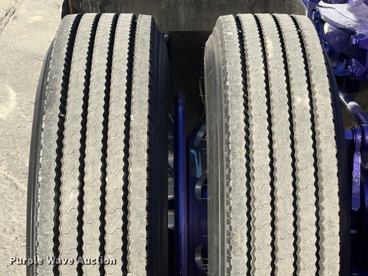 image for item EU7366 2017 Peterbilt 389 semi truck