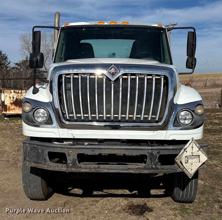 image for item FB0807 2013 International 7500 truck cab and chassis